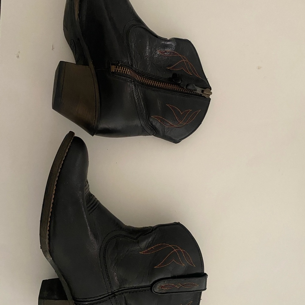 Ariat Black Leather Boots with Brown Accents